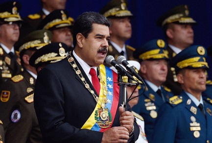 Nicolás Maduro con alti ufficiali dell’esercito venezuelano (AP)